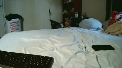 fuzzypeaches87 online show from 04-18-26, 07:58