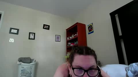 fuzzypeaches87 online show from 06-05-26, 04:24