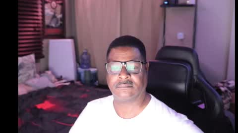 Snapshot of fyrecontrol chatting on 01-08-25, 04:44 seldom seen online show from 01-08-25, 04:44