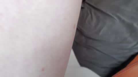 Snapshot of gabbythefemboy chatting on 11-17-25, 05:19 Gender Fluid Femboy online show from 11-17-25, 05:19