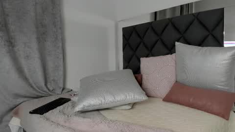   Instagram soygabi g   online show from 03-09-25, 06:06