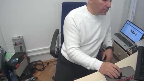 Snapshot of gabriel9_2003 chatting on 04-14-26, 07:03 gabriel9_2003 online show from 04-14-26, 07:03