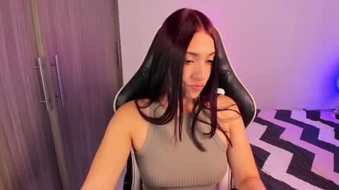 Gabriela online show from 11-18-25, 03:49