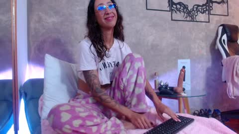 Snapshot of gabypetit chatting on 12-27-24, 12:56 Gaby online show from 12-27-24, 12:56