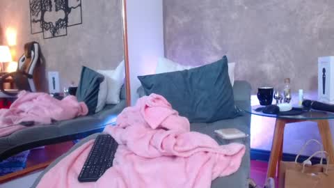 Snapshot of gabypetit chatting on 12-28-24, 03:37 Gaby online show from 12-28-24, 03:37