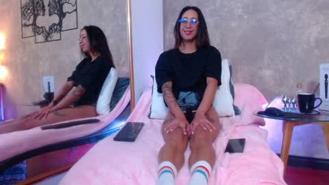Snapshot of gabypetit chatting on 12-28-24, 06:40 Gaby online show from 12-28-24, 06:40