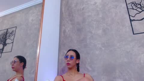 Snapshot of gabypetit chatting on 12-31-24, 01:41 Gaby online show from 12-31-24, 01:41