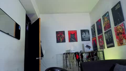 Snapshot of gaeloconner chatting on 10-14-25, 02:01 Gael Conner online show from 10-14-25, 02:01