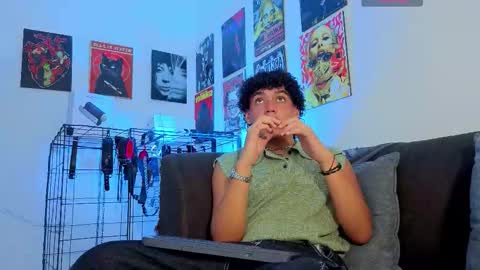 Snapshot of gaeloconner chatting on 10-19-25, 01:28 Gael Conner online show from 10-19-25, 01:28