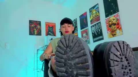 Snapshot of gaeloconner chatting on 11-12-25, 03:29 Gael Conner online show from 11-12-25, 03:29