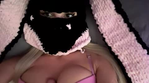 Snapshot of gaia_brv chatting on 05-25-26, 02:23 Feetbaabe online show from 05-25-26, 02:23