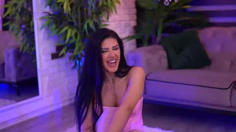 Snapshot of galliennegold chatting on 05-20-26, 06:25 GallienneGolld online show from 05-20-26, 06:25
