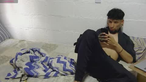 Snapshot of garou420 chatting on 12-17-25, 06:36 GAROU online show from 12-17-25, 06:36