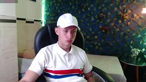 garuo_18 online show from 11-25-25, 03:39