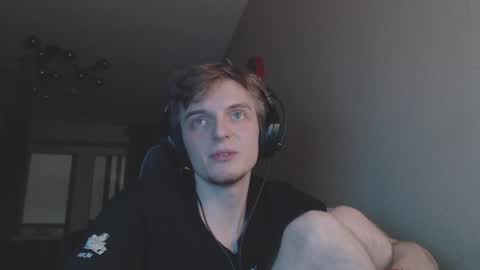 Snapshot of gasturfahe chatting on 12-20-24, 02:19 gasturfahe online show from 12-20-24, 02:19