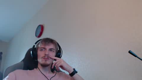 Snapshot of gasturfahe chatting on 10-10-25, 08:13 gasturfahe online show from 10-10-25, 08:13