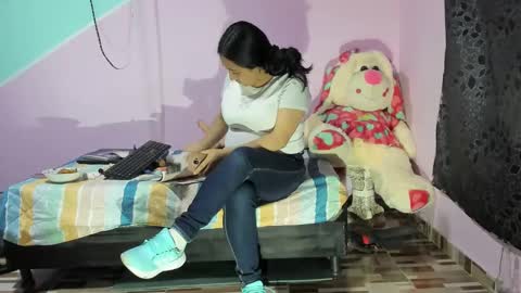Snapshot of gaticahot001 chatting on 03-11-25, 02:54 Diana online show from 03-11-25, 02:54