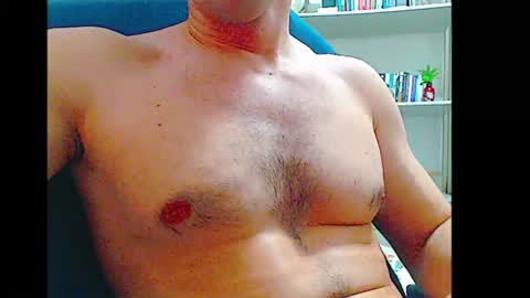 Snapshot of gatosarado23 chatting on 06-13-26, 06:00 gatosarado23 online show from 06-13-26, 06:00