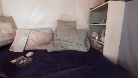 gayrobbin online show from 10-24-25, 11:39