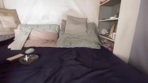 gayrobbin online show from 11-22-25, 10:25