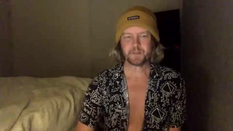 Snapshot of gcsurfer81 chatting on 09-09-25, 09:42 gcsurfer81 online show from 09-09-25, 09:42