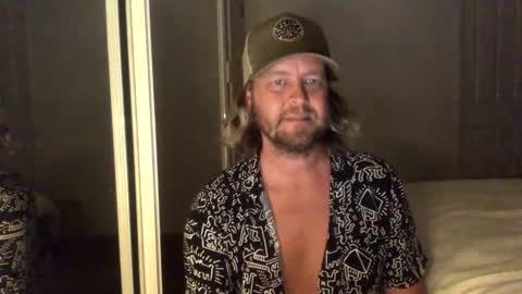 Snapshot of gcsurfer81 chatting on 10-16-25, 09:32 gcsurfer81 online show from 10-16-25, 09:32