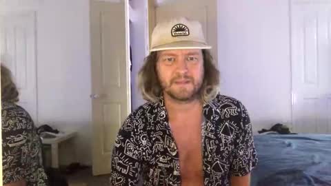 gcsurfer81 online show from 02-05-26, 08:19