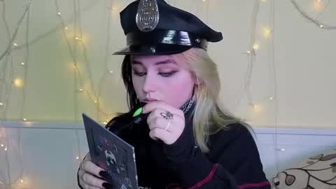 Ilona online show from 11-14-25, 06:06