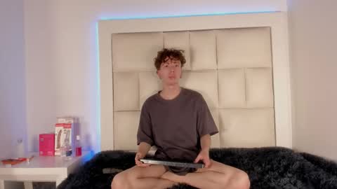 Snapshot of genesis_js chatting on 12-15-25, 11:42 genesis_js online show from 12-15-25, 11:42