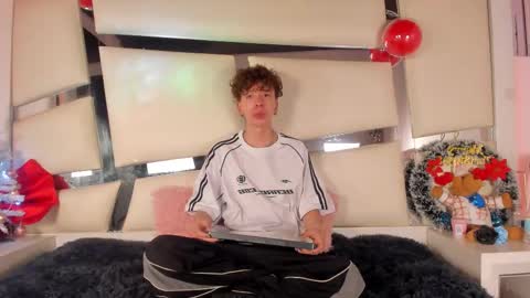 Snapshot of genesis_js chatting on 12-18-25, 04:07 genesis_js online show from 12-18-25, 04:07