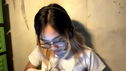 Snapshot of genesistresvant chatting on 12-23-25, 10:24 Yuki online show from 12-23-25, 10:24