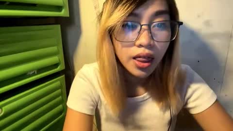 Snapshot of genesistresvant chatting on 01-09-26, 04:37 Yuki online show from 01-09-26, 04:37