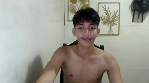 Snapshot of gentlemanlustx chatting on 10-03-25, 01:52 Rayl online show from 10-03-25, 01:52