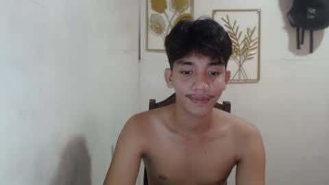 Snapshot of gentlemanlustx chatting on 10-06-25, 05:16 Rayl online show from 10-06-25, 05:16