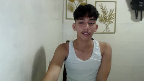 Snapshot of gentlemanlustx chatting on 10-08-25, 02:47 Rayl online show from 10-08-25, 02:47