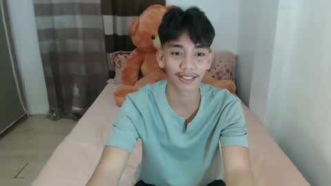 Snapshot of gentlemanlustx chatting on 10-09-25, 10:57 Rayl online show from 10-09-25, 10:57
