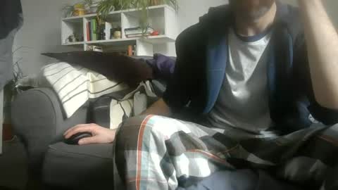 Snapshot of geon2xx chatting on 09-15-25, 10:37 Geon online show from 09-15-25, 10:37