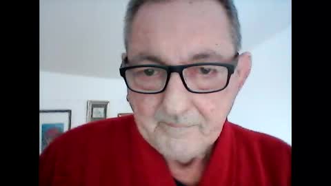 Snapshot of georg1412 chatting on 12-17-25, 12:00 georg1412 online show from 12-17-25, 12:00