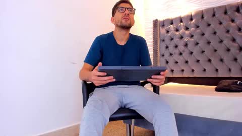 Snapshot of george_jones2 chatting on 03-18-26, 05:21 george online show from 03-18-26, 05:21