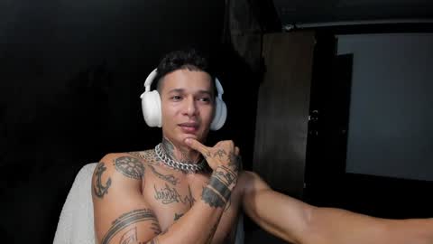 independent model online show from 01-12-25, 08:25