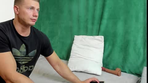 Snapshot of georgearmwrestler chatting on 01-02-25, 04:24 George my Fansly online show from 01-02-25, 04:24