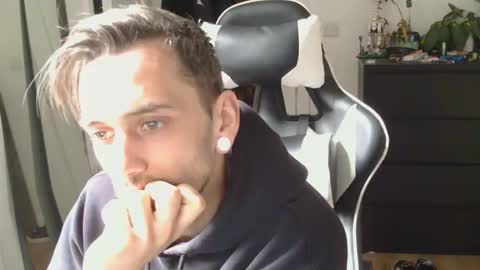 Snapshot of georgek0011 chatting on 04-04-26, 05:10 georgek0011 online show from 04-04-26, 05:10