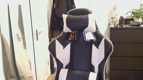georgek0011 online show from 05-17-26, 10:06