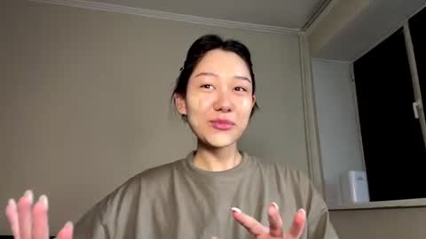 Mari online show from 07-18-26, 01:37