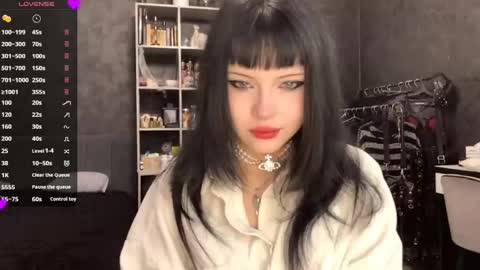 EmelyWoodes online show from 06-01-26, 06:37