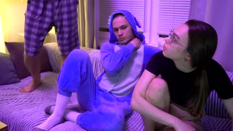 Jean and Isa couple Van online show from 01-04-25, 01:31