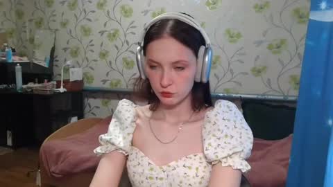 Snapshot of gertrudhore chatting on 05-23-26, 08:18 Anna online show from 05-23-26, 08:18