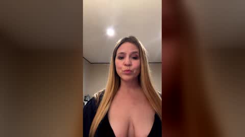 Snapshot of get2thepoin695 chatting on 12-17-25, 04:24 get2thepoin695 online show from 12-17-25, 04:24