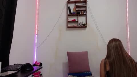 Snapshot of ghadats chatting on 02-18-25, 03:10 L A U R A online show from 02-18-25, 03:10