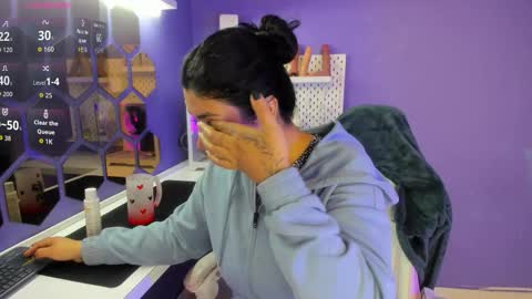 Danna Astrom online show from 10-21-25, 11:44